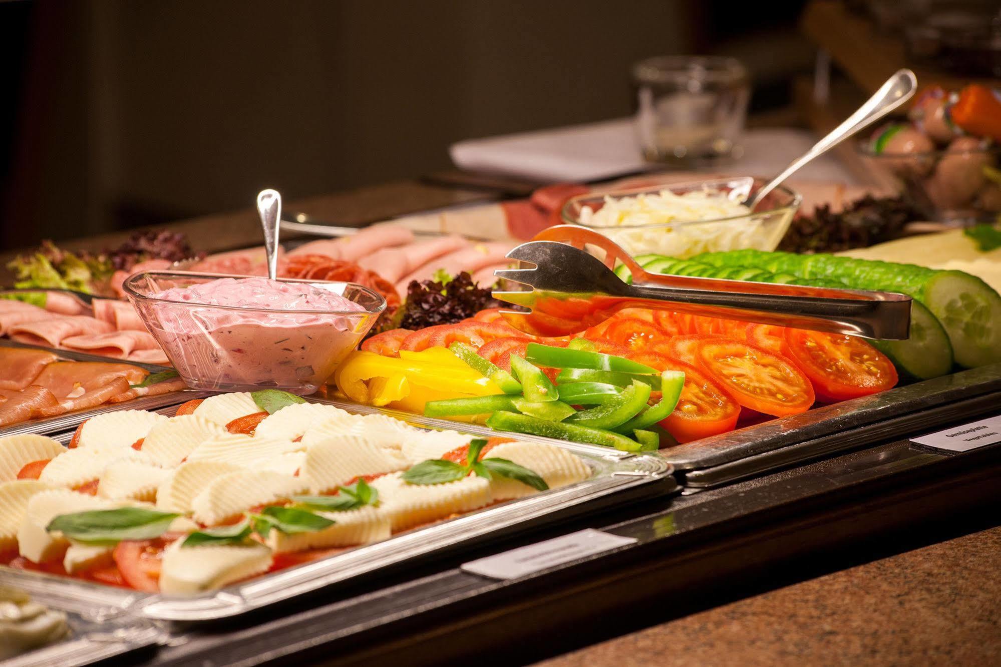 Sure By Western Ambassador 3*